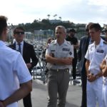 Echange avec le ministre des outre-mer Manuel Valls sur le fronton passerelle du D’Entrecasteaux