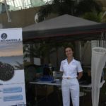ASP Caroline devant le stand Bougainville le 14 juillet