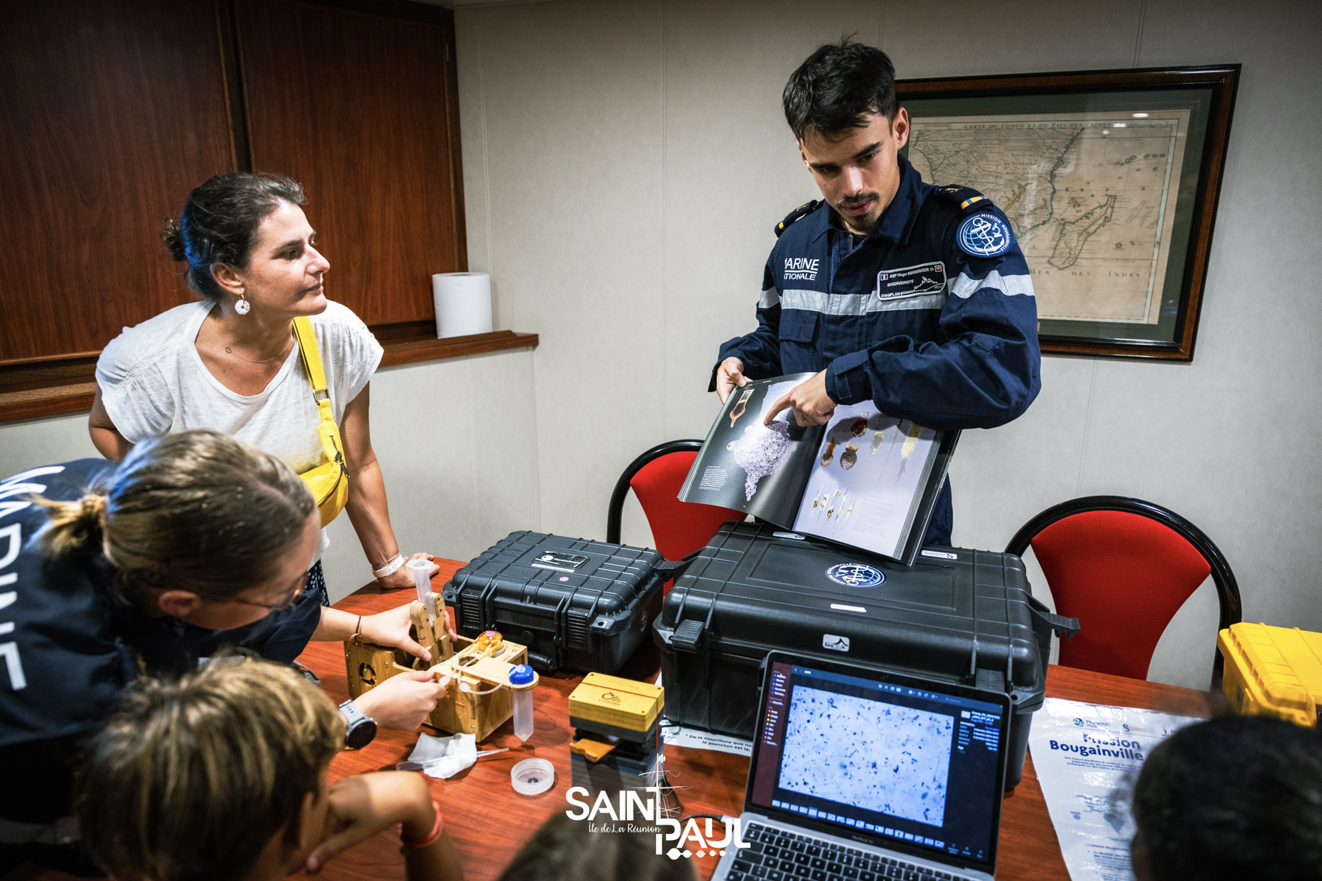 Atelier plancton avec les CE2 de Saint-Paul (Hugo-Berrenger-Adèle-Besnard_Champlain_Mediation400ansmarine_20260123_LePortLaRéunion)