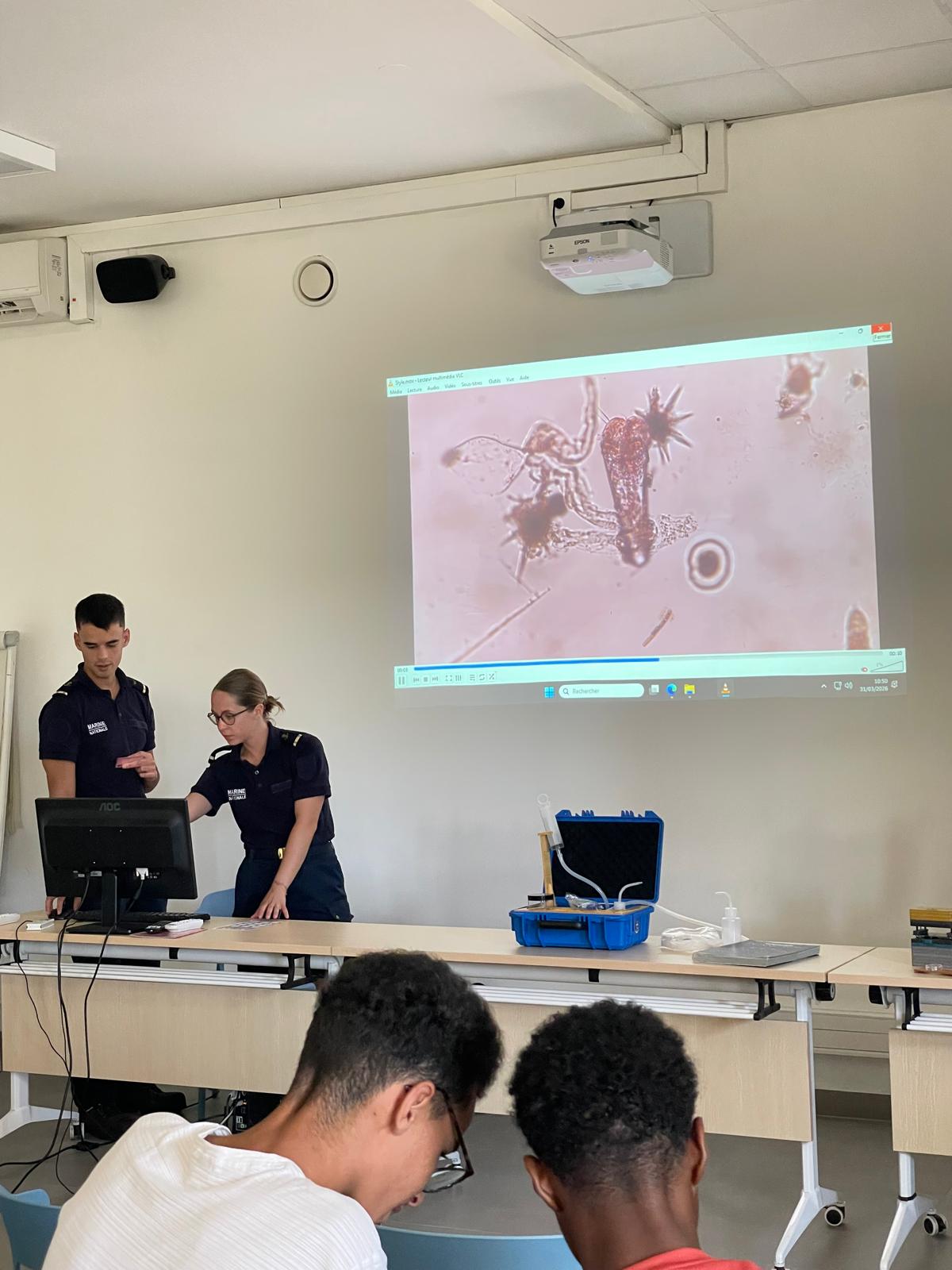 Intervention dans deux classes de seconde au lycée Moulin Joli à la Possession